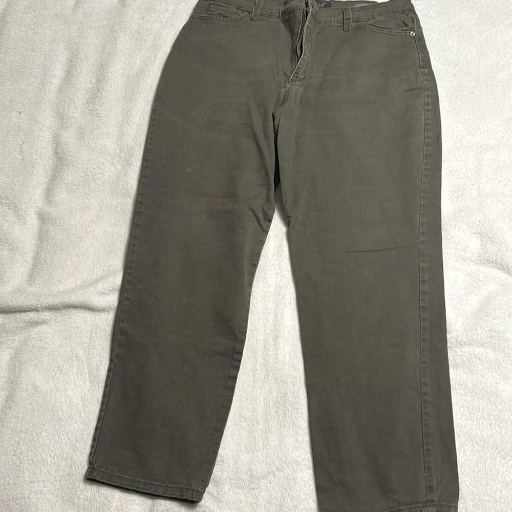 Gloria Vanderbilt Amanda Olive Jeans Size 14 Short